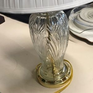 Chrystal Lamp has chip & as is $5